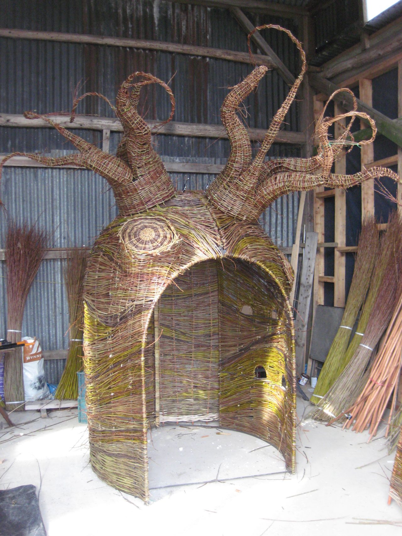 Theatr na nÓg willow scenery