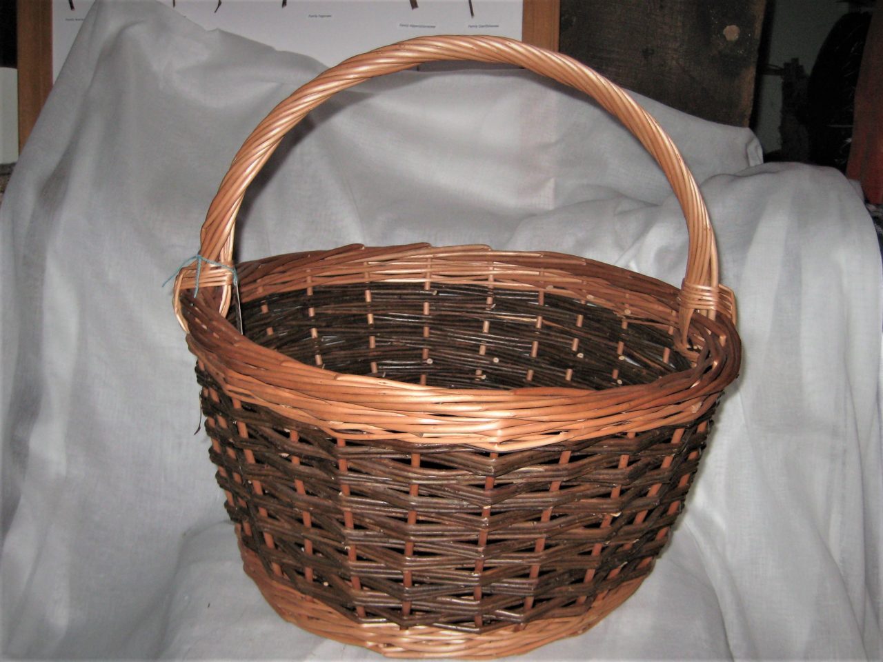 Medium willow shopping basket